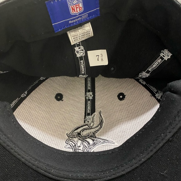 Reebok Headwear Minnesota Vikings Blacked Out Fitted Cap Size 7 3/8 - Picture 7 of 9